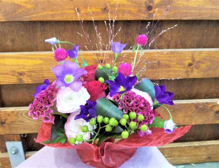 お祝アレンジ「お花の背を活かしたタイプ」