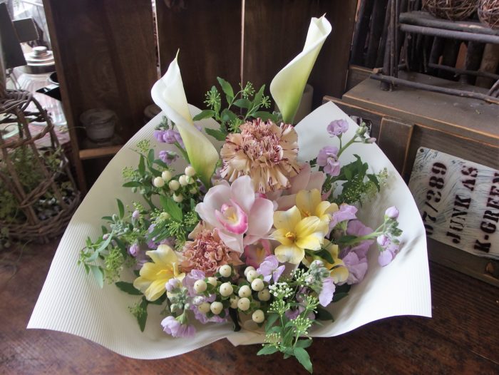 お供え　落ち着いた色合いで華やかに