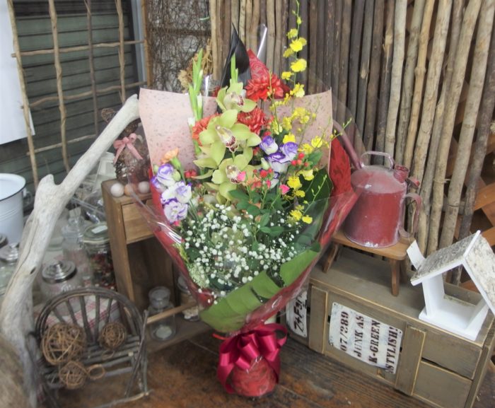 敬意を表して華やかに