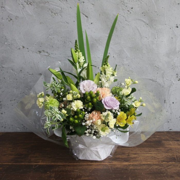 洋花で華やかにお供え