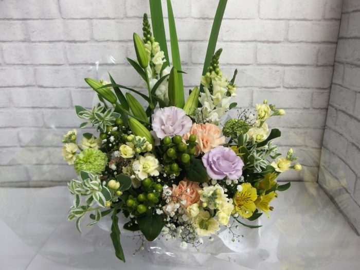 洋花で華やかにお供え